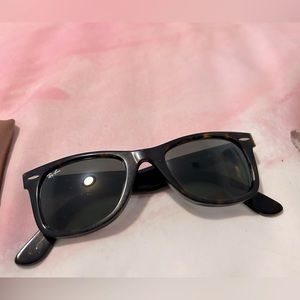 RayBan Wayfarers Classic, tortoise frame, polarized